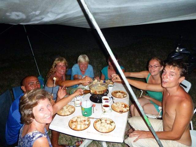 Dank Anita's Fondue aus der Schweiz, wurden 8 Leute kulinarisch verköstigt.